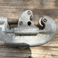 RIDGID 104 Screw Feed Pipe Cutter, 3/16 in to 15/16 in Pipe Size Range
