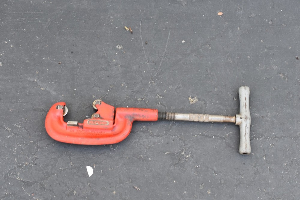 Ridgid 1/8 in. to 2 in. Model 2-A Adjustable Heavy-Duty Pipe Cutte