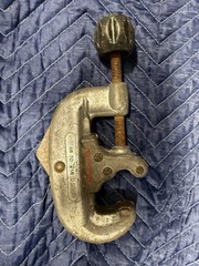 RIDGID No. 20 Screw Feed Pipe Cutter Metal Tool 5/8 in to 2 1/8 in Pipe