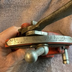 RIDGID&hellip;E-660&hellip;UNIVERSAL DIE HEAD&hellip;w/ 5/8&rdquo;-11 UNC Dies&hellip;.GOOD SHAPE