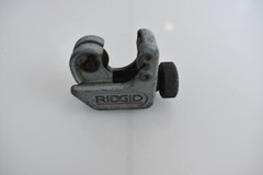 Ridgid Tools 3/16&Prime; to 15/16&Prime; Model 104 Tubing Cutter Close Quarters