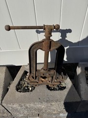 Vintage MARK MFG Co Chicago No. 2 Pipe Vise Bench Mount Pipe Fitting Plumbing