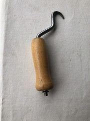 VTG Rebar Wire Twister with Wooden Handle, Manual Pull Tie Twister Tool