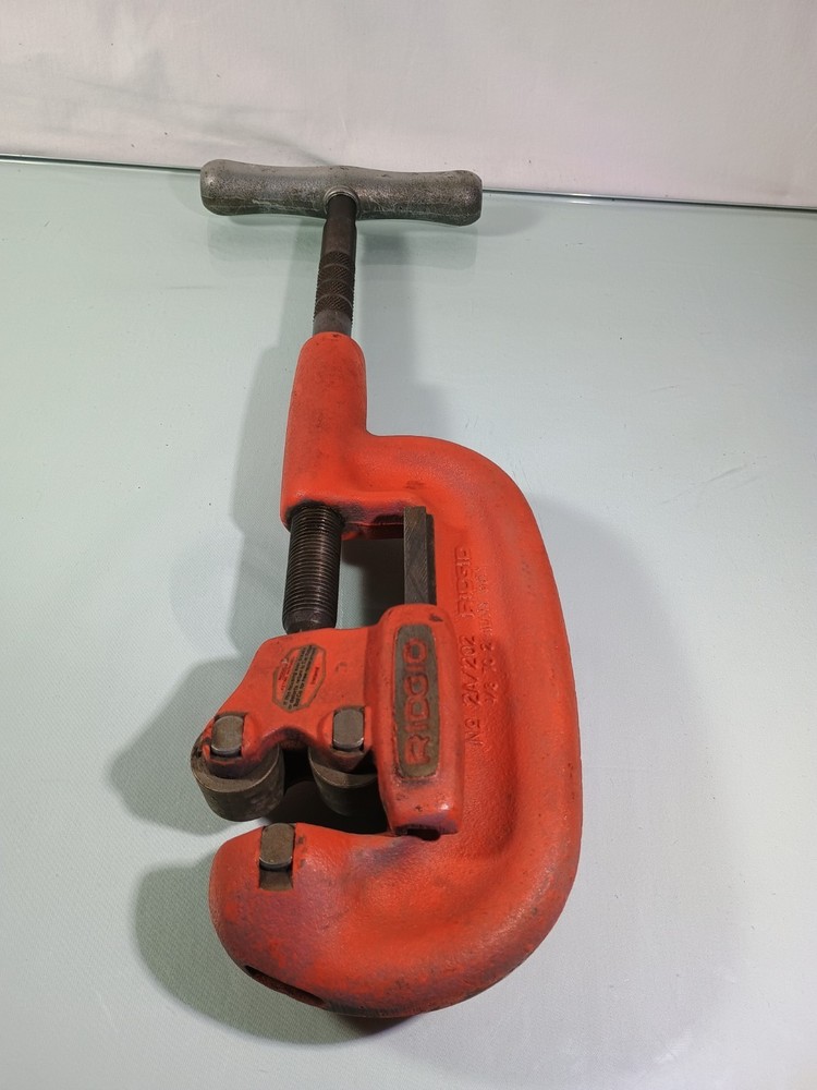 Rigid 2A/202 Heavy Duty No. 1-2 Pipe Cutter Tool 1/8 in To 2 in