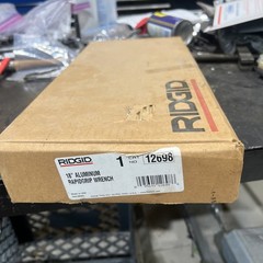 Ridgid 12698 18in Aluminum V-Groove Hook RapidGrip Wrench 2-1/2in Jaw USA made