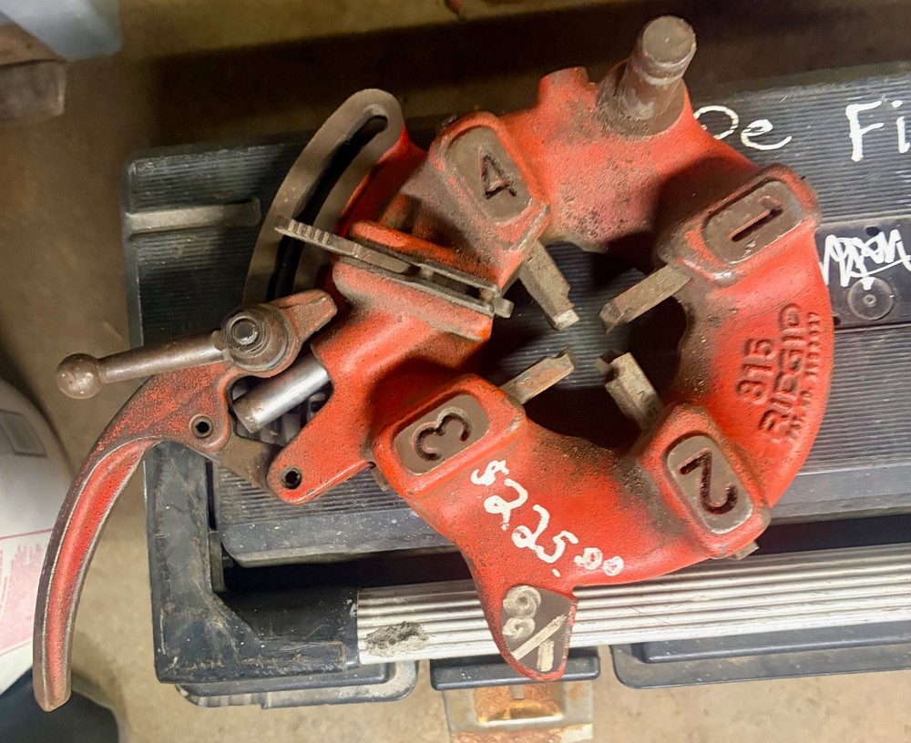 RIDGID 815 die head with 1/8 pipe dies