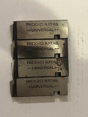 RIDGID 47765 1/2&Prime; to 3/4&Prime; &ndash; 14NPT Universal Dies High Speed RH