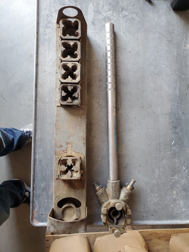 CRAFTSMAN Manual Pipe Threader Set with Rack and full set of dies