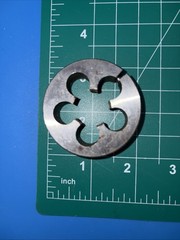 Triumph 1/2 &ndash; 14 HSS Adjustable Threading 2&Prime; OD NPS Round Pipe Die 68451 Japan