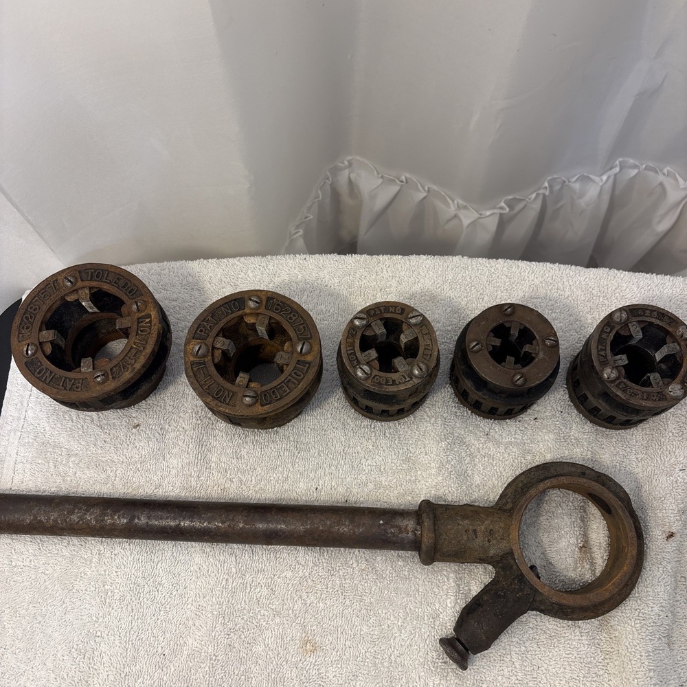 Toledo # 11 Ratcheting Pipe Threader with Handle and 5 Die Left Hand Thread