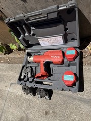 (RI4) RIDGID 100-B Press Tool W3). Jaws 1/2&Prime; &ndash; 3/4&Prime; &ndash; 1&Prime;And 2 Batterie No Charge