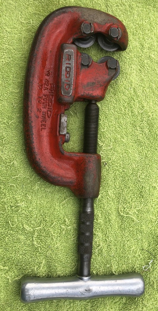 RIDGID No. 42A FOUR WHEEL PIPE CUTTER: 1/2 INCH TO 2 INCH PIPE CUTTING CAPACITY