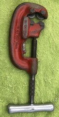 RIDGID No. 42A FOUR WHEEL PIPE CUTTER: 1/2 INCH TO 2 INCH PIPE CUTTING CAPACITY