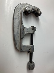 RIDGID #134 TUBING CUTTER 1 1/8&Prime; &ndash; 4 1/2&Prime; CAPACITY