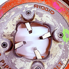 Ridgid 811A Universal Quick-Opening Die Head, 1/8th-2&Prime; Pipe, 1/4-2&Prime; Bolt