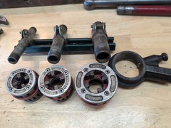 Toledo NPT No 11 &ndash; 1/2&Prime; 3/4&Prime; and 1&Prime; Pipe Threading Die with mounting bracket