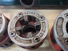 Toledo NPT No 11 &ndash; 1/2&Prime; 3/4&Prime; and 1&Prime; Pipe Threading Die with mounting bracket