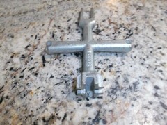 Husky Pop-Up Plug Wrench Drain Holder Tool new