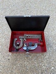 Williams USA 162 Flaring Tool and 161 Tubing Cutter Set w/ Metal Case Box