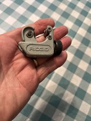 Ridgid 104 3/16 in. to 15/16 in. Close Quarters Lightweight Tubing Cutter
