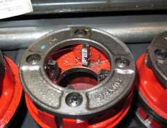Ridgid 12-R Manual Ratchet Pipe Threader with 1/2&Prime; to 2&Prime; Dies &ndash; 36475