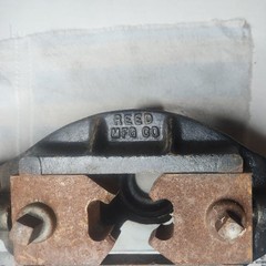 Vintage REED No. 3-A 1 1/4R Manual Pipe Threader Head w/ 2 Handles. Approx 54&Prime;