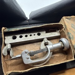 VINTAGE IMPERIAL BRASS TOOLS TUBING PIPE CUTTER &ndash; 212 F &ndash; USA &ndash; TUBE CONDUIT 147