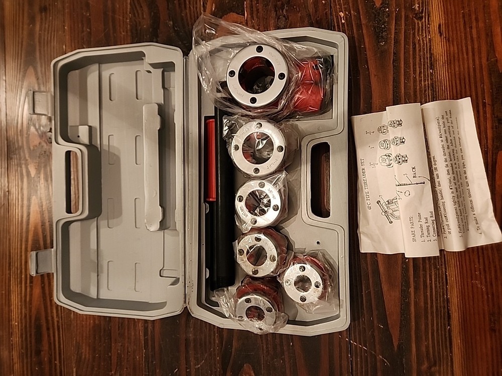 Ratchet Pipe Threader Kit Set w/ 6 Dies 1/4 &ndash; 1 1/4&Prime; Storage Case Heavy Duty