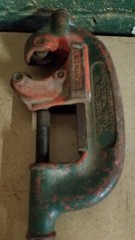 RIDGID NO. 3-S HEAVY DUTY PIPE CUTTER 1-3&Prime; BEAT UP