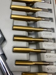 MISSING ONE TOOL w WEAR CARBON STEEL TAP AND ROUND DIE SETS FRACTIONAL 431-20045
