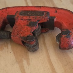 The Ridge Tool Company No. 2 Screw Feed Pipe Cutter T-Handle 1/8-2 in