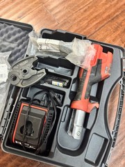 RIDGID Cordless Press Tool Kit with 1/2&Prime; &ndash; 3/4&Prime; ProPress Jaws &ndash; Red (72553)