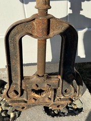 Vintage MARK MFG Co Chicago No. 2 Pipe Vise Bench Mount Pipe Fitting Plumbing