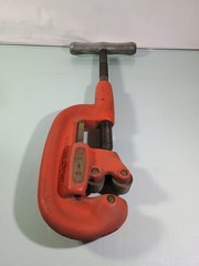 Rigid 2A/202 Heavy Duty No. 1-2 Pipe Cutter Tool 1/8 in To 2 in