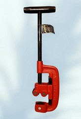 NEW OUT OF BOX NO 2 PIPE CUTTER CUTS UP TO 2-1/2&Prime; BY PITTSBURGH