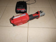 RIDGID MODEL RP 241 PROPRESS TOOL WITH BATTERY AND CHARGER