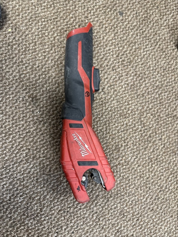 Milwaukee M12 Cordless Copper Tubing Pipe Cutter 3/8&Prime;-1&Prime; Tool Only 2471-20