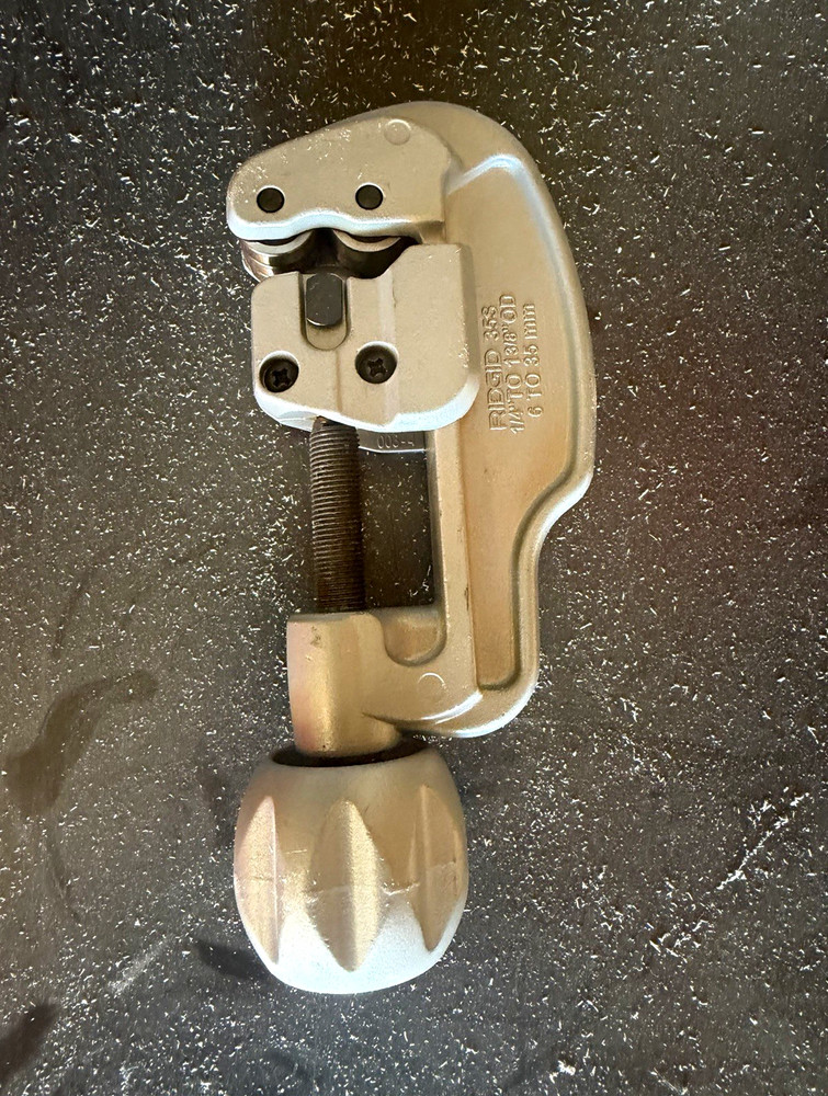 RIDGID Model 35S Pipe Cutter, 1/8 in to 1 1/8 in Capacity brand new out of box