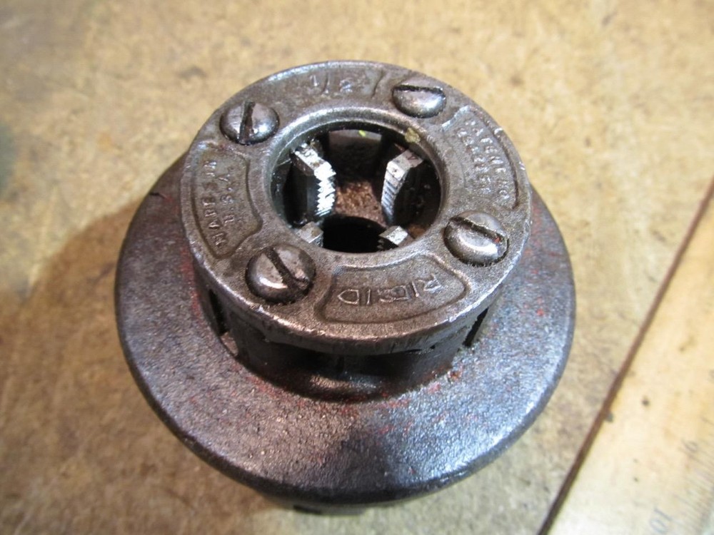 Ridgid 12R 1/2&Prime; Die Head Ratchet Hand Pipe Threader 700 Power Drive