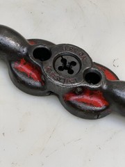 Ridgid 33-B 3 Way Manual Bolt Die Pipe Threader 1/2-13, 5/8-11, 3/8-16 dies 33B