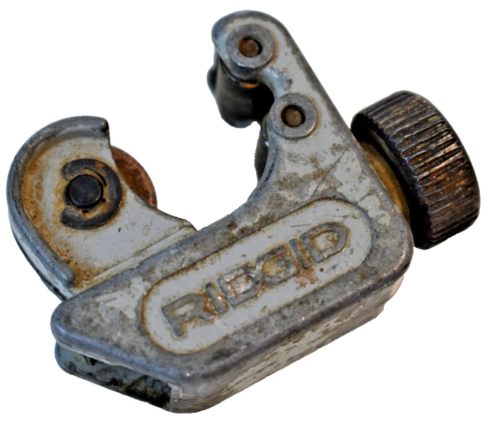 Ridgid Tools 3/16&Prime; to 15/16&Prime; Model 104 Tubing Cutter Close Quarters