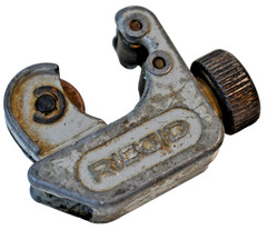 Ridgid Tools 3/16&Prime; to 15/16&Prime; Model 104 Tubing Cutter Close Quarters
