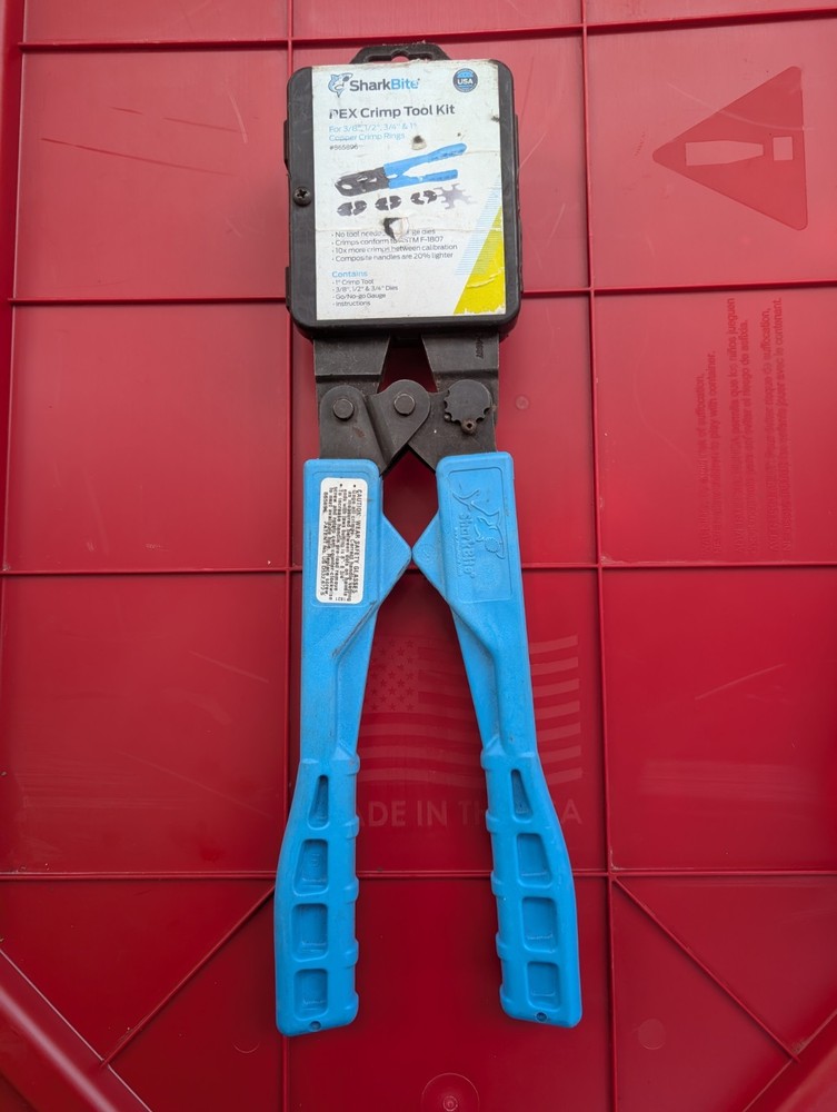 NEW &ndash; SHARKBITE 865896 PEX CRIMP RING TOOL KIT (FOR 3/8&Prime;, 1/2&Prime;, 3/4&Prime; & 1&Prime;)