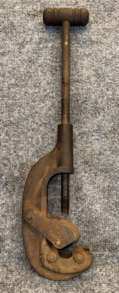 Vintage No. 2S Pipe Tubing Cutter Heavy Duty Cast Iron Plumbing Tool