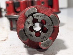 Lot of 42 Ridgid pipe threading tools and heads as pictured: 1/2-20, 9/16-12,+
