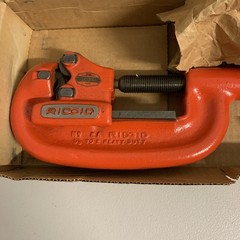 RIDGID No. 1-2 Screw Feed Pipe Cutter 1/8 in to 2 in Capacity