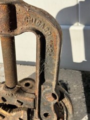 Vintage MARK MFG Co Chicago No. 2 Pipe Vise Bench Mount Pipe Fitting Plumbing