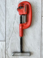 Rigid 2A/202 Heavy Duty No. 1-2 Pipe Cutter Tool 1/8 in To 2 in