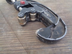 HUSKY Quick Release 5/8&Prime; to 2-1/8&Prime; Tubing Cutter 1000 002 732