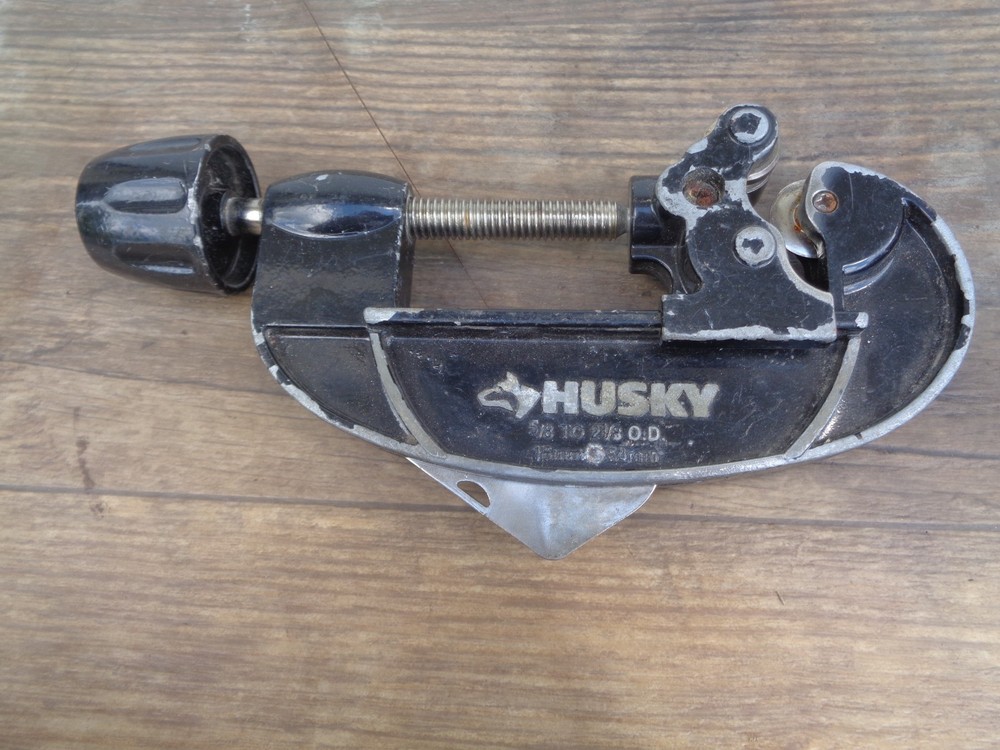 HUSKY Quick Release 5/8&Prime; to 2-1/8&Prime; Tubing Cutter 1000 002 732